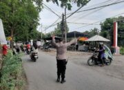 Ngabuburit Lancar! Polisi Atur Lalu Lintas di Labuapi