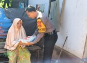 Personel Polsek Labangka Berikan Bantuan Sosial Untuk Warga Binaan