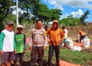 Bhabinkamtibmas Manggelewa Sosialisasikan Ketahanan Pangan Nasional di Desa Tekasire