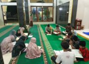 Bhabinkamtibmas Polsek Taliwang Semarakkan Ramadhan 1446 H dengan Sholat Tarawih dan Tadarus Bersama Masyarakat