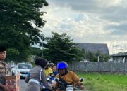 Ciptakan Kebersamaan di Bulan Ramadhan, Polres Sumbawa Barat Bagikan Takjil kepada Masyarakat