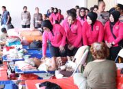 Yayasan Kemala Bhayangkari & Polres Metro Bekasi Kota Ulurkan Bantuan untuk Korban Banjir di Bekasi