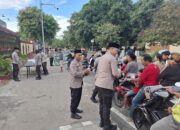 Sat Binmas Bersama Kapolres Sumbawa Bagikan Takjil Gratis Kepada Masyarakat