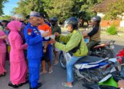 Satpolairud Polres Sumbawa Berbagi Takjil, Wujud Kepedulian di Bulan Ramadan