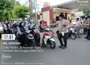 Polres Sumbawa Bagikan Paket Takjil Gratis kepada Masyarakat dan Pengendara
