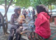Satgas Kamseltibcar Lantas Berikan Himbauan Keselamatan di Pantai Lawata dalam Rangka Operasi Ketupat Rinjani 2025