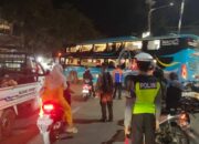 Personel Gabungan Pos Pelayanan dan Polsek Rasanae Barat Laksanakan Strong Point Malam, Berikan Rasa Aman Bagi Pengemudi Bus dan Masyarakat
