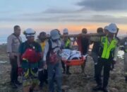 Polsek Sekongkang Bersama Tim Resque PT. AMNT Evakuasi Pemancing Terseret Ombak di Tanjung Mangkun Pantai Tropical