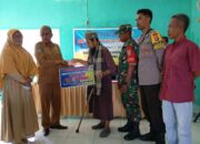 Pastikan Penyaluran BLT Tepat Sasaran Bhabinkamtibmas Polsek Bolo Kawal Penyaluran BLT di Desa Bontokape