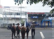 Sat Lantas Polres Bima Kota Laksanakan Kegiatan Rawan Pagi, Bantu Anak Sekolah Menyeberang Jalan