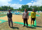 Bhabinkamtibmas Desa Marada Pantau Penjemuran Jagung Warga, Dukung Ketahanan Pangan Nasional