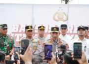 Hadiri Ground Breaking Asrama Polresta Samarinda, Kapolri Bagikan Sumur Bor-Sembako ke Warga