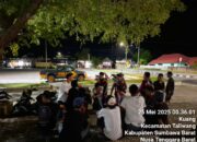 Patroli Dialogis Sat Samapta Polres Sumbawa Barat Sasar Remaja Nongkrong di Alun-Alun Kota Taliwang