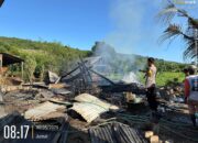 Bhabinkamtibmas Utan Sigap Bantu Korban Kebakaran di Sumbawa
