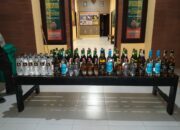 Cegah Peredaran Miras, Polsek Asakota Polres Bima Kota Sita Puluhan Botol Miras Berbagai Jenis