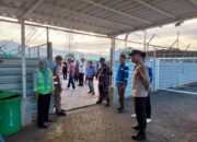 Polsek Kawasan Pelabuhan Laut Bima Laksanakan Pengamanan Embarkasi dan Debarkasi Penumpang KM. AWU