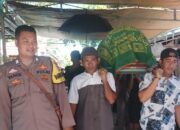 Polri Untuk Masyarakat, Bhabinkamtibmas Polsubsektor Palibelo Hadir Melayat Atas Meninggalnya Salah Satu Warga Binaan