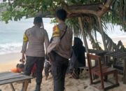 Anggota Piket Polsek Taliwang Laksanakan Patroli Wisata di Pantai Kertasari, Wujudkan Kamtibmas yang Kondusif