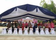 Polri Untuk Masyarakat, Kapolda Kalteng Pimpin Bakti Kesehatan Dan Berikan Bansos Saat Kunker Di Barsel