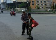 Sat Lantas Polres Bima Kota Laksanakan Rawan Pagi, Bantu Penyeberangan Pejalan Kaki dan Anak Sekolah