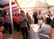 Kapolri Bagikan Sembako dan Alat Bantu Disabilitas di Puncak Bakti Kesehatan