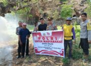 Peringati HUT Ke-79 Bhayangkara, Polsubsektor Palibelo Gelar Gotong Royong Bersihkan TPU Bersama Warga