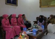 Kapolda Lampung Anjangsana ke Keluarga Briptu Anumerta Ghalib Surya Ganta dalam Rangka Hari Bhayangkara ke-79