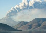Gunung Lewotobi Laki-laki Erupsi, Polda NTT Imbau Masyarakat Tingkatkan Kewaspadaan