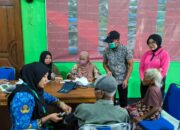 Sasar Lansia Ketua Bhayangkari Cabang Lombok Utara Gelar Bakti Kesehatan dan Bansos di Anyar