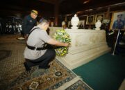 Rangkaian Hari Bhayangkara ke-79, Kapolri Ziarah ke Makam Presiden RI ke-2 Soeharto