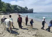 Pantai Cemare Dijaga Ketat: Polisi Lembar Perkenalkan KEMOS 110 ke Wisatawan