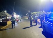 Ciptakan Rasa Aman, Polsek Poto Tano Gelar Patroli Blue Light Bersama Forkopimcam