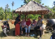 Bhabinkamtibmas Desa Sekongkang Bawah Sambangi Warga, Ajak Ibu-Ibu Jaga Kamtibmas dan Waspadai TPPO