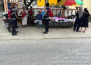 Unit Patroli Sat Samapta Polres Sumbawa Barat Imbau Warga Waspadai Karhutla dan Hoaks Saat Patroli Dialogis