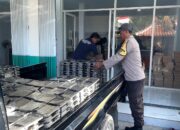 Bhabinkamtibmas Mertak Kawal Distribusi Makanan Bergizi Gratis, Pastikan Program Nasional Berjalan Tepat Sasaran.