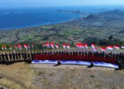 Semarak memperingati HUT ke-80 Kemerdekaan Republik Indonesia, Polres Sumbawa Barat Melaksanakan Pengibaran Bendera Merah Putih di Puncak Mantar