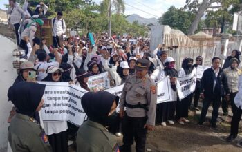Polres Bima Kota Beri Pengamanan Aksi Unjuk Rasa di Depan Gedung DPRD Kabupaten Bima