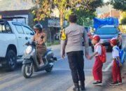 Peduli Keselamatan Pelajar, Polsek Taliwang Jaga Lalu Lintas di SDN 2