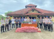 [17:33, 11/29/2025] bang dayat humaz: Kegiatan bakti sosial Polda NTB yang dirangkaikan dengan pendampingan pembagian Sisa Hasil Usaha (SHU) Koperasi Salonong Bukit Lestari berlangsung sukses pada hari Senin (17/11) di halaman Kantor Bupati Sumbawa. Acara ini dihadiri oleh 3.403 anggota koperasi yang berasal dari 29 desa di 5 kecamatan wilayah pertambangan.   Hadir dalam kegiatan tersebut Kapolda NTB Irjen Pol Hadi Gunawan, S.H., S.I.K., Gubernur NTB H. Lalu Muhammad labal, serta perwakilan Kementerian ESDM yang diwakili oleh Komjen Pol Yudhiawan, S.I.K., S.H., M.H., M.Si. Acara juga dikuti secara daring oleh BP Taskin Budiman Sujatmiko, dan turut dihadiri oleh para pimpinan daerah, para Kapolda dari beberapa provinsi, serta para stakeholder dari berbagai wilayah.   Melalui kegiatan bakti sosial… [17:51, 11/29/2025] bang dayat part 2: Up policetube [17:59, 11/29/2025] bang fikru 2: Amplifikasi Polres Dompu:  Instagram:   Facebook: https://www.facebook.com/share/v/17XH9Hr4gA/?mibextid=wwXIfr  Tiktok: https://vt.tiktok.com/ZSfCqbuDK/  Youtube: https://youtu.be/y23waA22oRU?si=JuB1e88P0eem7va1 [18:00, 11/29/2025] bang dayat part 2: Ig? [18:00, 11/29/2025] bang fikru 2: Masih otw bang [18:02, 11/29/2025] bang dayat part 2: https://youtu.be/y23waA22oRU?si=JuB1e88P0eem7va1 [18:02, 11/29/2025] bang dayat part 2: Tambah ini [18:15, 11/29/2025] ecclesia: https://policetu.be/watch/NJ9OfBsOJo3773TNFXHp [18:15, 11/29/2025] ecclesia: itu Police Tube nya [18:27, 11/29/2025] bang fikru 48: https://www.instagram.com/reel/DRovGkakUmx/?igsh=ZWpkcXM0OGd1aGp0 [18:28, 11/29/2025] bang fikru 2: Amplifikasi Polres Dompu:  Instagram: https://www.instagram.com/reel/DRovGkakUmx/?igsh=ZWpkcXM0OGd1aGp0   Facebook: https://www.facebook.com/share/v/17XH9Hr4gA/?mibextid=wwXIfr  Tiktok: https://vt.tiktok.com/ZSfCqbuDK/  Youtube: https://youtu.be/y23waA22oRU?si=JuB1e88P0eem7va1  Policetube: https://policetu.be/watch/NJ9OfBsOJo3773TNFXHp [18:28, 11/29/2025] bang fikru 2: Ini bang paket komplit @bang dayat part 2 @bang dayat humaz [19:23, 11/29/2025] bang defan humas: BHABINKAMTIBMAS DESA HU’U LAKUKAN PEMANTAUAN LAHAN JAGUNG, DUKUNG PROGRAM KETAHANAN PANGAN NASIONAL  Dompu – Bhabinkamtibmas Desa Hu’u Polsek Hu’u AIPDA M. Husnin melaksanakan kegiatan pemantauan warga binaan di lahan pertanian jagung bertempat di Dusun Cangga, Desa Hu’u, pada Sabtu, 29 November 2025 sekitar pukul 09.20 Wita.  Pada giat tersebut, AIPDA M. Husnin menyambangi para petani yang tengah melakukan aktivitas penanaman jagung di lahan milik Bapak Salahudin dengan luas sekitar 3 hektar, yang saat ini ditanami benih jagung ADV JAGO sesuai pola tanam Kuartal I Tahun 2025.  Selain melakukan pemantauan, Bhabinkamtibmas juga memberikan motivasi dan semangat kepada para petani agar terus meningkatkan produktivitas sebagai bagian dari mendukung Program Ketah… [19:33, 11/29/2025] bang defan humas: PERANG TERBUKA TERHADAP MIRAS! POLSEK PEKAT MUSNAHKAN BARANG BUKTI DALAM JUMLAH BESAR