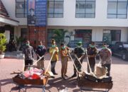 Wujudkan Kepastian Hukum, Wakapolres Sumbawa Hadiri Pemusnahan Barang Bukti Inkracht di Kejari