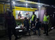 Patroli Dialogis Polsek Seteluk Jaga Stabilitas Kamtibmas di Desa Seteluk Tengah