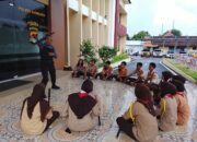 Asah Kemampuan Bela Diri, Saka Bhayangkara Polres Sumbawa Perdalam Teknik Drill Tongkat Polri