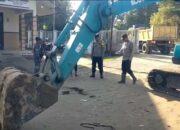 Bantuan Alat Berat Kapolri Dukung Pembersihan Lumpur Pasca Banjir di Pidie