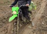 Terobos Medan Ekstrem, Warga Kampung Serule Apresiasi Personel Polres Aceh Tengah Jadi yang Pertama Salurkan Logistik