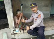 Polres Lombok Barat Bagikan Alat Bantu Jalan untuk Lansia