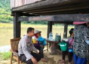 Bhabinkamtibmas Desa Kalimantong Sambangi Warga, Perkuat Sinergi wujudkan ketahanan pangan