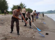Kapolres Lombok Barat Pimpin Aksi Bersih Pantai Lembar