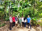 Bhabinkamtibmas Lalar Liang Dampingi Pengecekan Pohon di Kawasan Hutan Desa Bersama Dinas Kehutanan