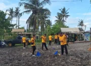 Polsek Gerung Pimpin Aksi Bersih Pantai Induk Lombok Barat