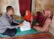 Kapolsek Jonggat Patroli Dialogis dan Salurkan Sembako kepada Warga Jompo di Desa Jelantik